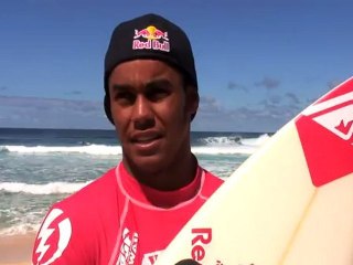Volcom Pipe Pro 2011 Day 2 - Wiggolly Dantas action & Interview (English & Portuguese)
