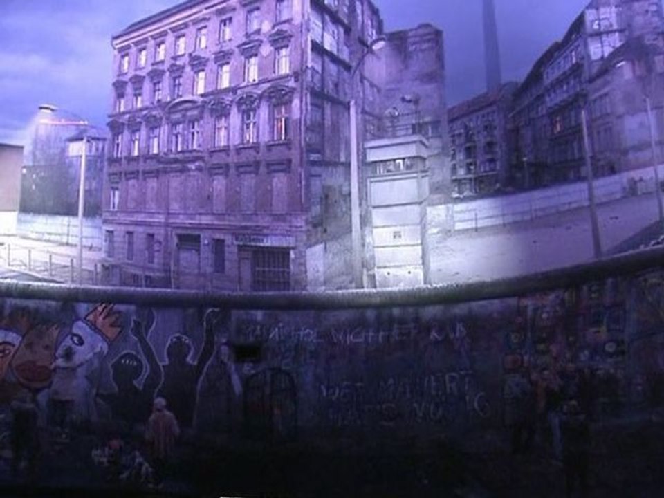 Yadegar Asisi Erects a 360 Degree Panorama in Berlin to Depict Life Before the Fall of the Wall