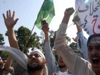 Al Jazeera's Kamal Hyder reports on Pakistan protests