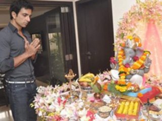 Bollywood Actor Sonu Sood's Ganapati 2012 !