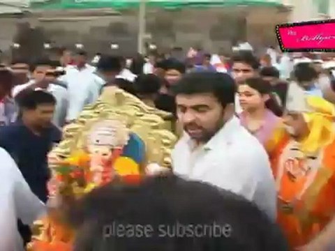 Shilpa Shetty,Raj Kundra Dance at Ganpati Visarjan