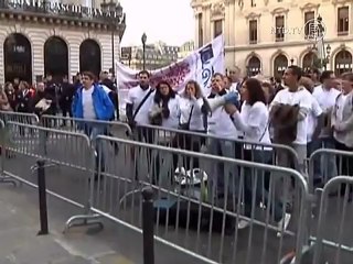 French Apple Store Workers Strike on iPhone 5 Release Day