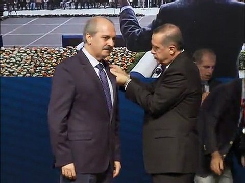 Prof. Dr. Numan Kurtulmuş Ak Partiye Katılım töreni Rozet Takılması LOGOSUZ FULL KALİTE