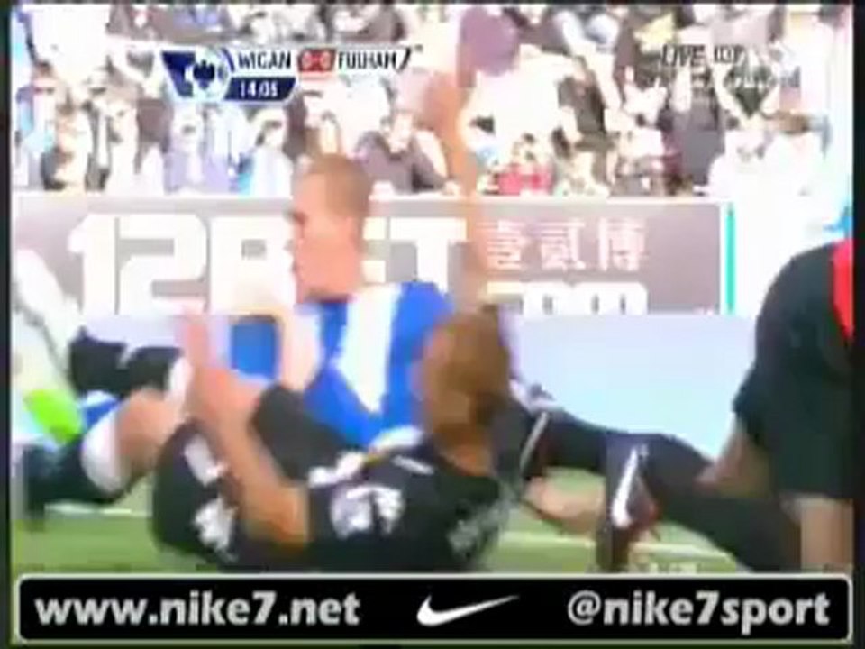 Referee funny injury Wigan VS Fulham 22/09/2012