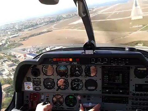 Atterrissage Marseille-Provence (LFML) piste 31R 15kts en DR400 Ecoflyer