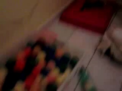 les aventures de skippy decouvre sa nouvelle salle de jeu !!!