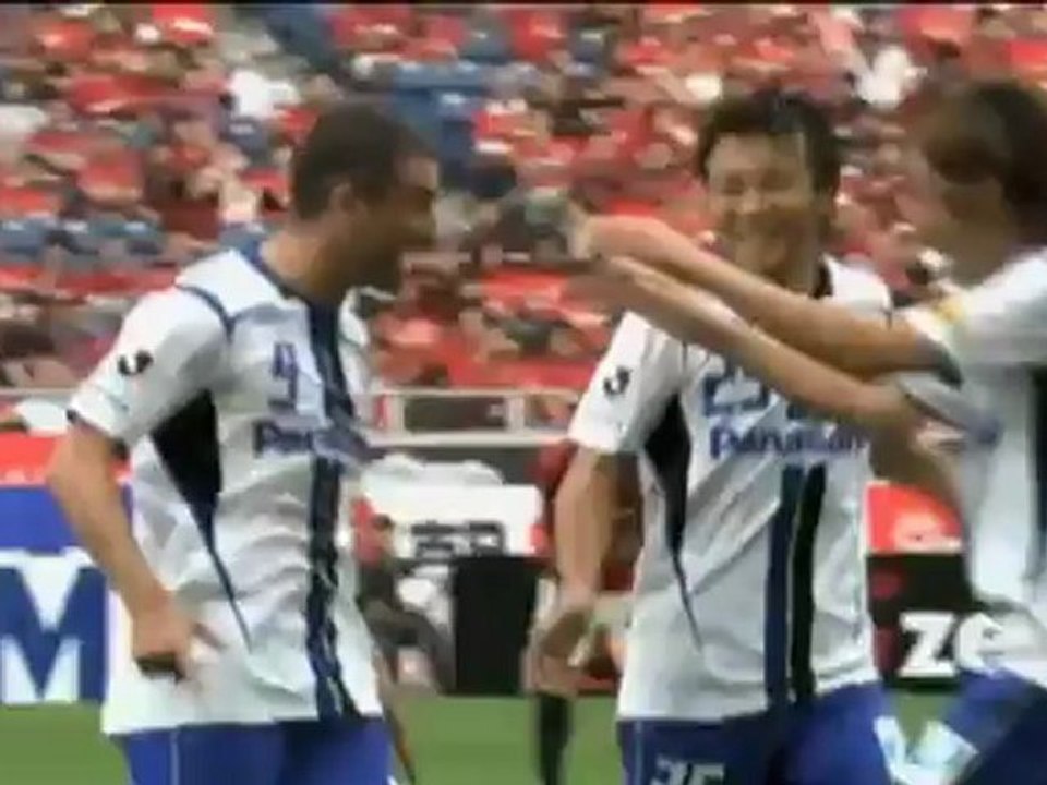 J-League: Fünf Tore! Kellerkind Osaka ballert Urawa weg