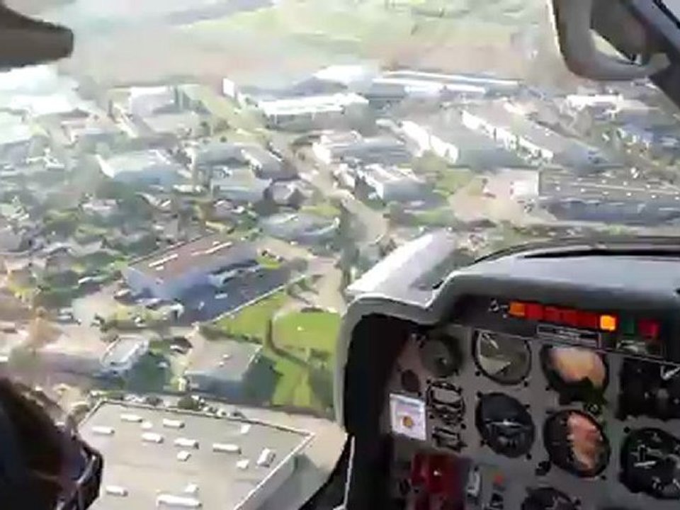Atterrissage Lyon Bron (LFLY) piste 16 17kts rafale 25kts en DR400 Ecoflyer