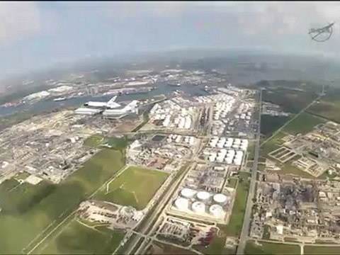 Chase Plane Footage as Endeavour Departs Ellington & Flys Over Houston