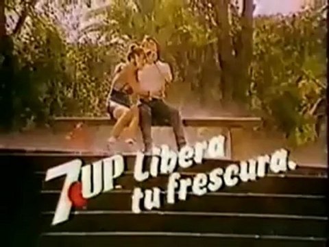 Cuando tengo sed me gusta ponerme bajo la lluvia... y una vez empapado tomo una 7UP