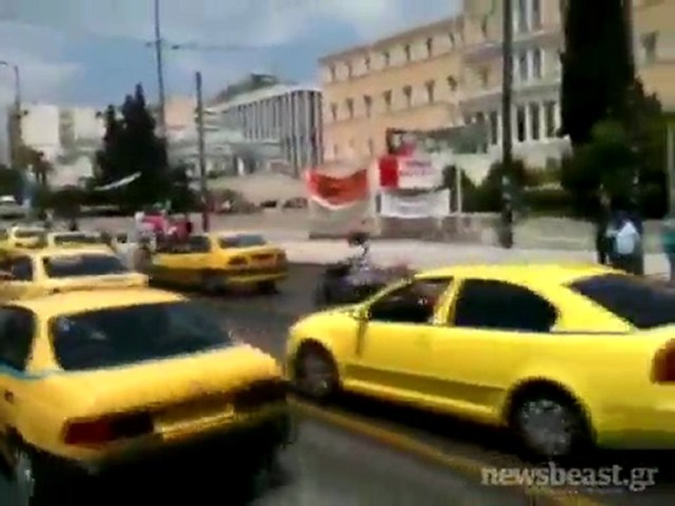 48ΩΡΗ ΠΑΝΕΛΛΑΔΙΚΗ ΑΠΕΡΓΙΑ - H ΠΟΡΕΙΑ TΩΝ ΤΑΞΙ (18/7/2011)