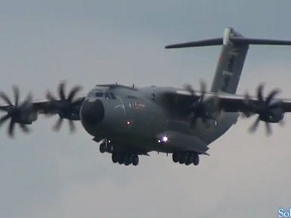 Airbus A400M Landing at Antaturk Air Show from Toulouse (full HD)