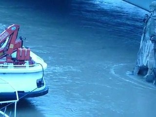 v7- Le zouave a les pieds dans l'eau