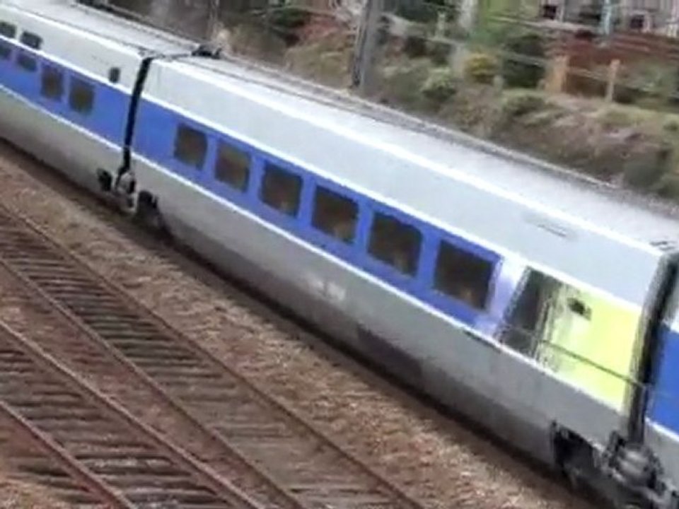 TGV qui part vers paris