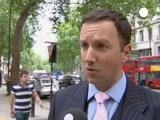 Les Britanniques outrés par le scandale des écoutes...