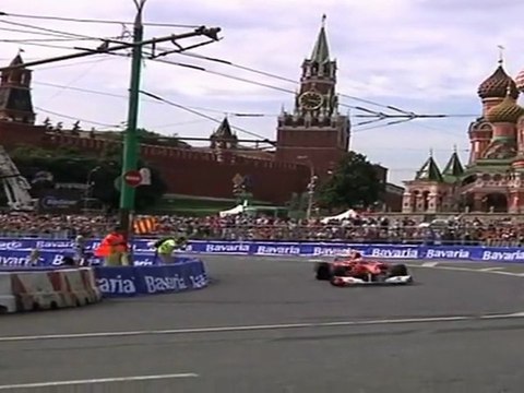 Autosital - La Scuderia Ferrari dans les rues de Moscou - VO