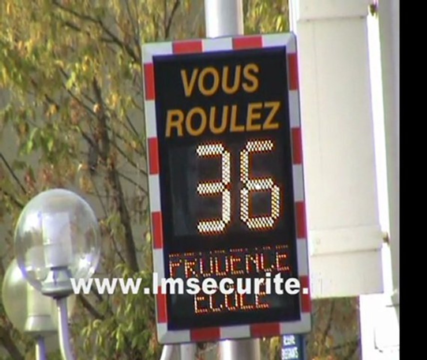 RADAR  PEDAGOGIQUE  LUMINEUX  DE  VITESSE  VIASIS  PLUS1