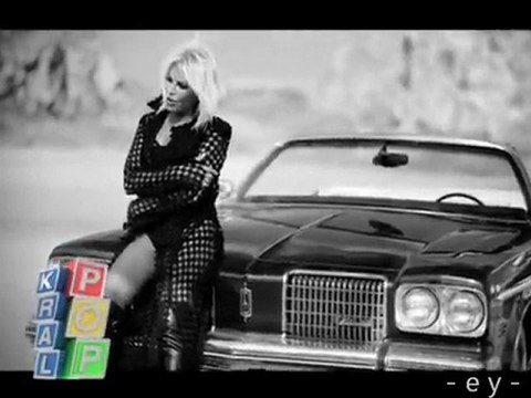 Ajda Pekkan - Yakar Geçerim | Yeni Klip - 2011