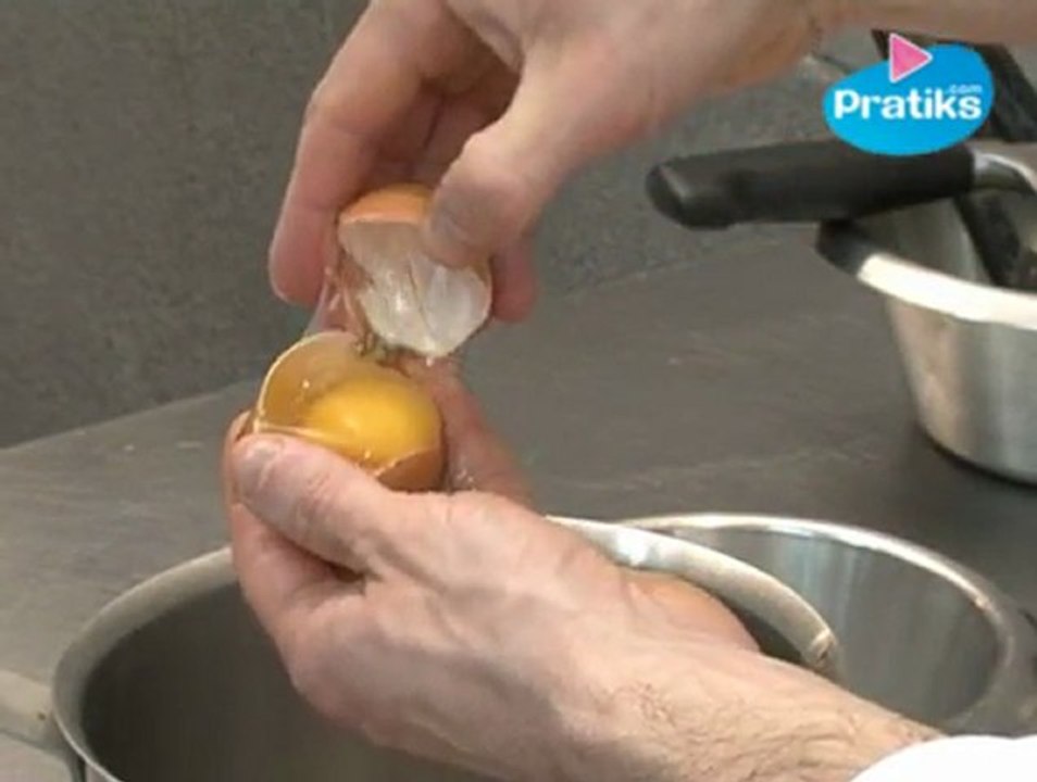How to separate the egg yolk from the egg white?