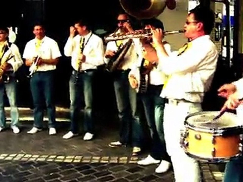 FOXYLAND au FESTIVAL DE JAZZ D'ENGHIEN LES BAINS - street concert 7