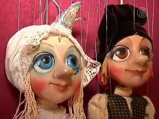 Children Enjoy Unique Traveling Puppet Show