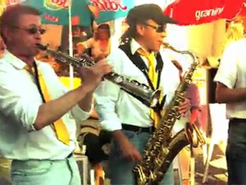 FOXYLAND au FESTIVAL DE JAZZ D'ENGHIEN LES BAINS - street concert 8