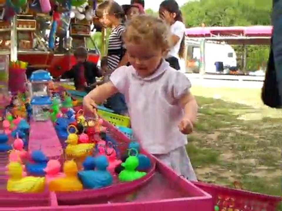 Clotilde pêche les canards