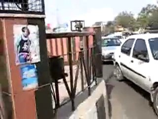 Traverser une route en Inde