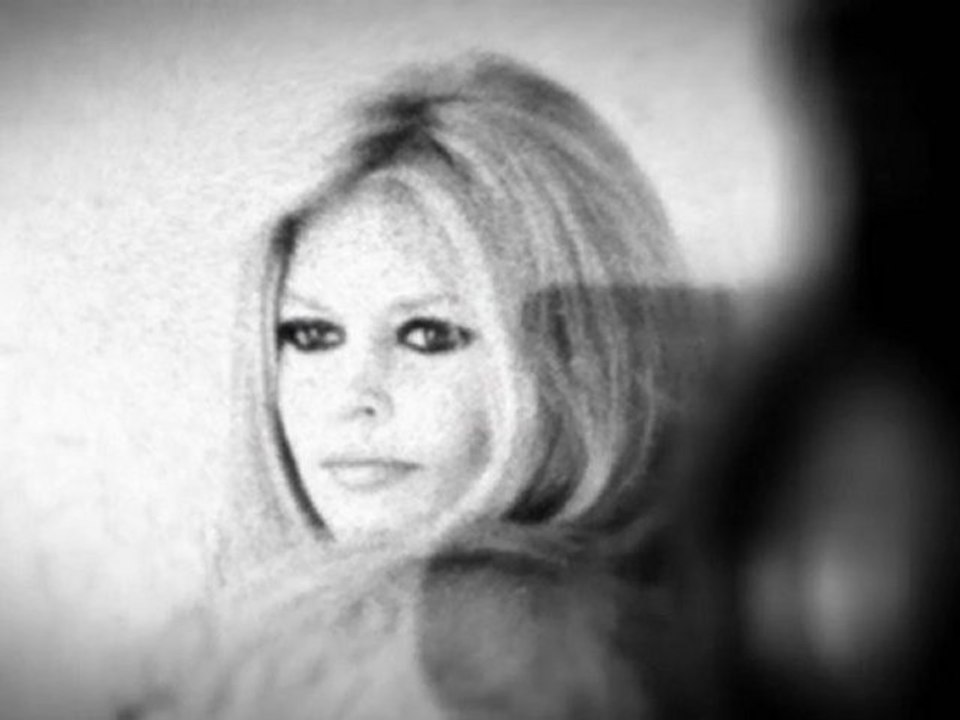 [ Il ne faut pas toucher à çà.. ]