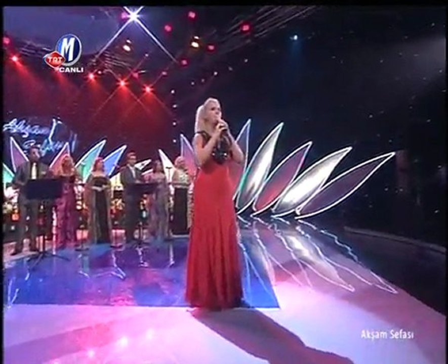 Ayşe İnak Ekiz-Gözlerin Bir Aşk Bilmecesi Sorar Gibi