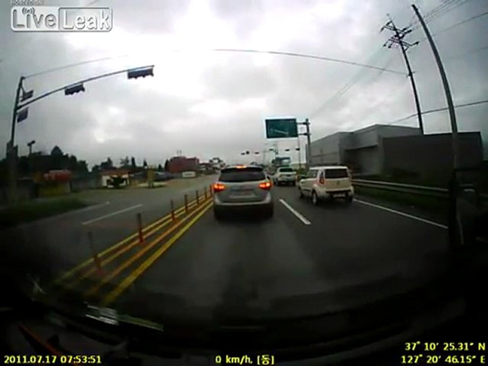 Korea 'Kamikaze' Car Crash auf Autobahn