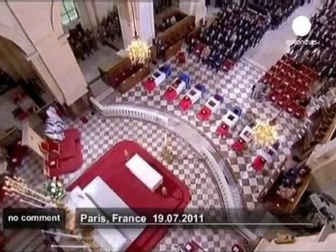 Nicolas Sarkozy pays tribute to soldiers - no comment