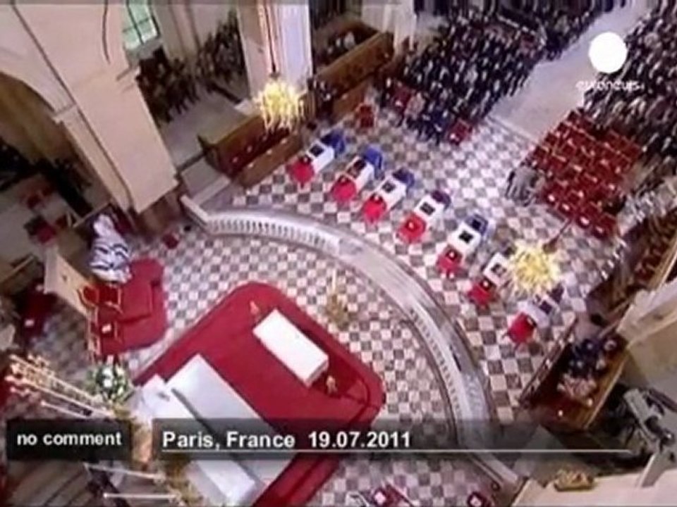 Nicolas Sarkozy pays tribute to soldiers - no comment