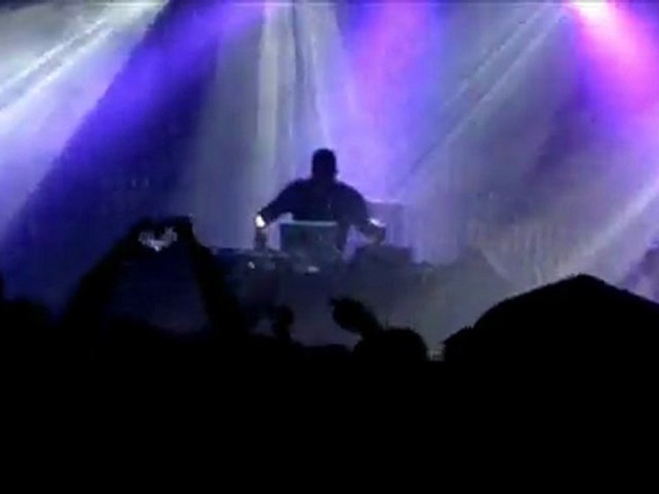 FLYING LOTUS