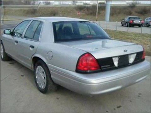 2006 Ford Crown Victoria Valley Park MO - by EveryCarListed.com