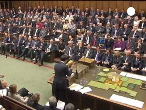 Cameron ammette errore su Coulson. Miliband:...