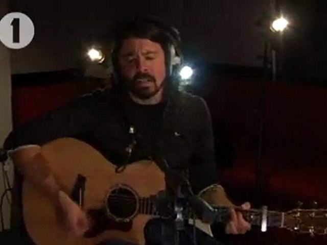 Dave Grohl " Wheels -acoustic live "