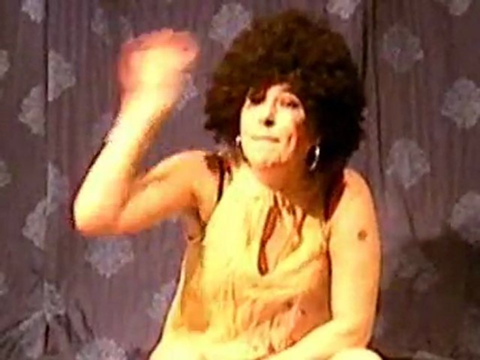 JUI BOUILLAVE SA GRAND MERE EN RUT SARAHMOON ONE WOMAN SHOW
