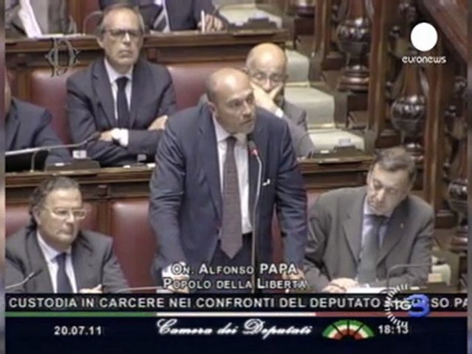 Berlusconi contra las cuerdas