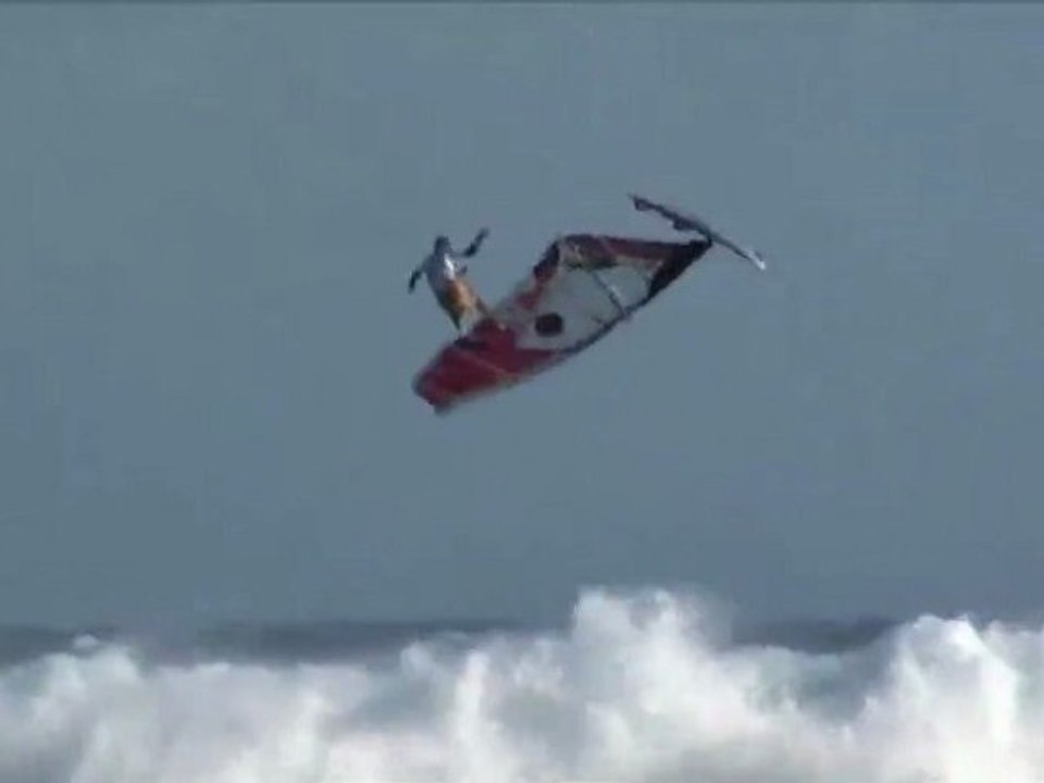 WAPALA Mag N°58 : Chuck Patterson en ski à Jaws, best of crash Wapala, surf trip au Timor en Indonésie