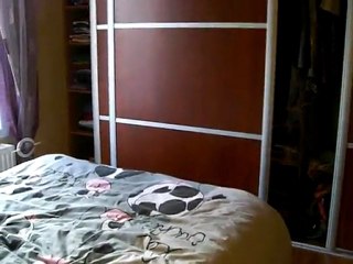 Choupette joue à cache cache