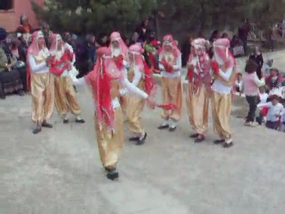 YAYCILAR ŞEHİT HAYATİ REÇBER İ.Ö. OKULU 23 NİSAN 2011 GÖSTERİSİ (TRAKYA HALAYI)