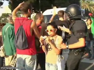 Los 'indignados' catales cortan brevemente Diagonal