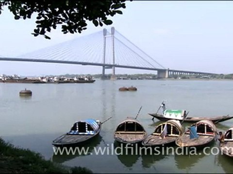 Hooghly River, bridge and boats