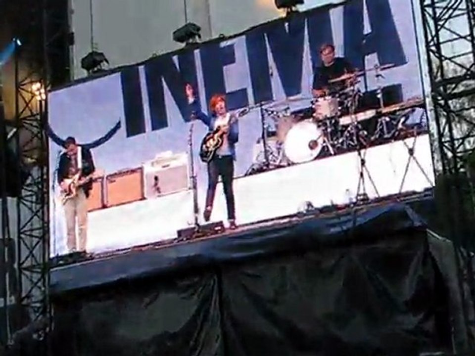 2 Door Cinema Club @ Main Square Festival 02/07/2011 "Something Good Can Work"