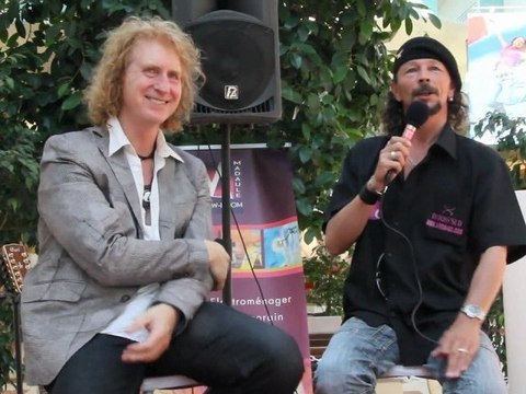 Interview de l'artiste Sam Stoner lors de la grande braderie à la galerie commerçante Bonne Source