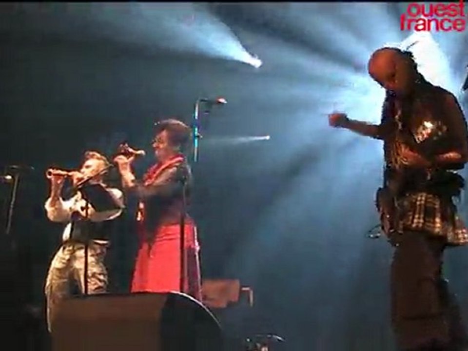 Louise Ebrel et les Ramoneurs de menhirs au Cornouaille 2011