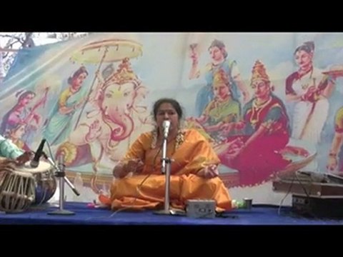 DR. NAG RAO PRESENTS SAI BHAJANS BY SARASWATHI MURTHY: DAKSHINE DAKSHINE..