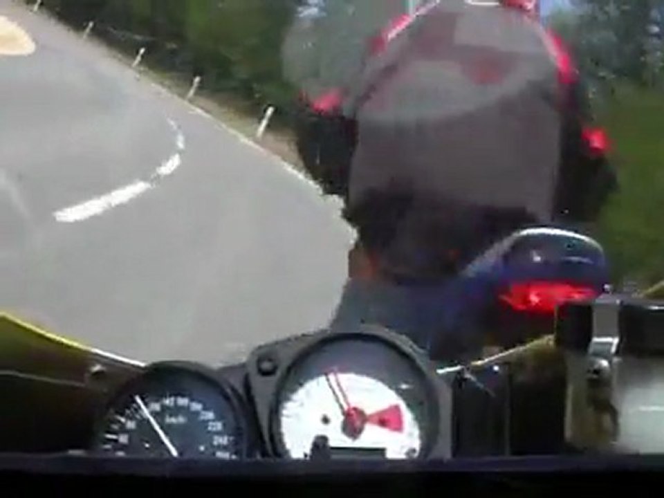 Motorrad Unfall in Kurve - unfall, kurve, fail, motorrad, bike - Fail.