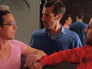 MARCOS 02x08 Tres pollas son multitud